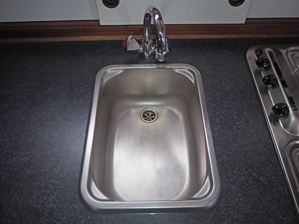 Cabin en avant, H&eacute;bergements